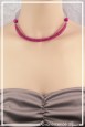 collier-en-resille-frimousse-couleur-gris-et-fuchsia-porte