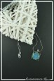 pendentif-cabochon-genzo-couleur-turquoise-et-bleu-sur-fond-noir