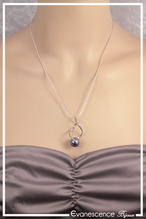 pendentif-chaine-maou-couleur-bleu-azur-et-argent-porte