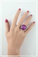 bague-reglable-cabochon-etoile-couleur-fuchsia-portee