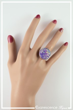 bague-reglable-cabochon-goldy-couleur-violet-et-argent-portee