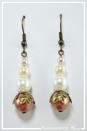 boucles-d-oreilles-sur-clous-ulla-couleur-rose-et-blanc