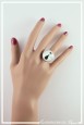 bague-reglable-cabochon-gros-chat-couleur-blanc-et-noir-portee