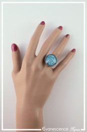 bague-reglable-cabochon-cachemire-couleur-bleu-et-blanc-portee