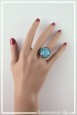 bague-reglable-cabochon-cachemire-couleur-bleu-et-blanc-portee