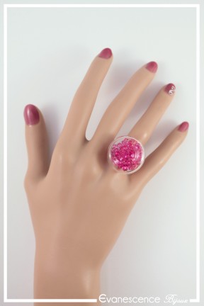 bague-reglable-plume-couleur-fuchsia-mini-diamants-portee