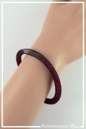 bracelet-en-resille-hagrid-couleur-noir-et-rouge-porte