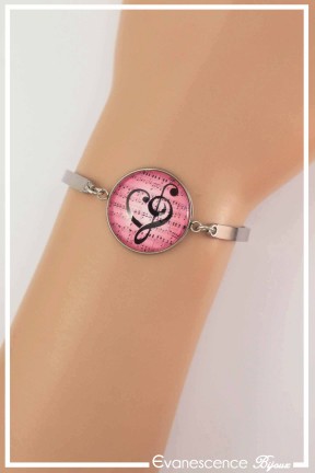 bracelet-cabochon-coeur-en-note-de-musique-couleur-rose-et-noir-porte