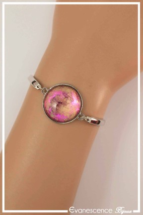 bracelet-cabochon-miki-couleur-fuchsia-et-dore-porte