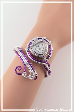 montre-en-aluminium-kitty-couleur-violet-et-argent-porte