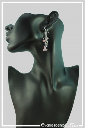 boucles-d-oreilles-chaine-chaplin-couleur-rose-et-gris-portees