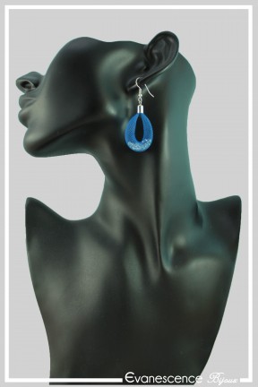 boucles-d-oreilles-en-resille-hagrid-couleur-bleu-roi-et-argent-portees