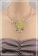 collier-en-aluminium-lili-couleur-argent-et-vert-anis-porte