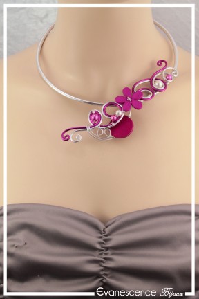 collier-en-aluminium-gengis-couleur-argent-et-fuchsia-porte