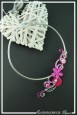 collier-en-aluminium-gengis-couleur-argent-et-fuchsia-sur-fond-noir