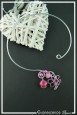 collier-en-aluminium-gagarine-couleur-argent-et-fuchsia-sur-fond-noir