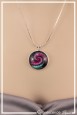 pendentif-cabochon-spirales-couleur-fuchsia-noir-et-vert-porte-zoom