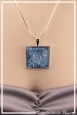 pendentif-cabochon-carre-cachemire-couleur-bleu-et-blanc-porte-zoom