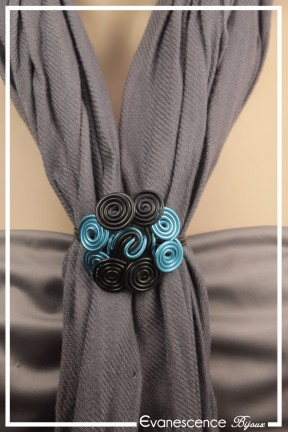 pince-a-foulard-en-aluminium-caprice-couleur-noir-et-turquoise-portee