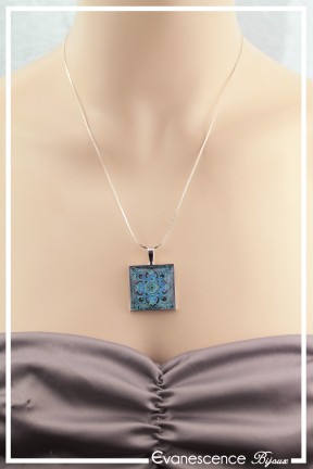 pendentif-cabochon-carre-mosaique-couleur-turquoise-et-bleu-porte