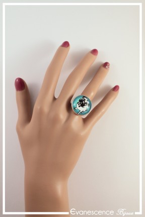 bague-reglable-cabochon-carlin-couleur-turquoise-et-bleu-portee