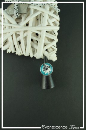 bague-reglable-cabochon-carlin-couleur-turquoise-et-bleu-sur-fond-noir