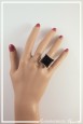 bague-reglable-sirona-couleur-noir-microbilles-portee