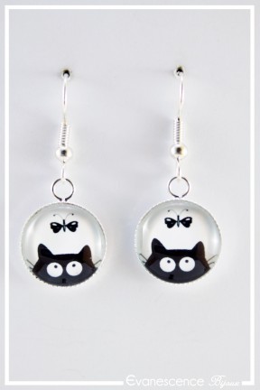 boucles-d-oreilles-cabochon-chat-et-papillon-couleur-blanc-et-noir