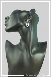 boucles-d-oreilles-cabochon-chat-et-son-bebe-couleur-blanc-et-noir-portees