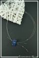 collier-en-fil-cable-quartz-couleur-bleu-sur-fond-noir