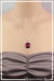 pendentif-cabochon-spirales-couleur-noir-et-rouge-porte