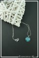 pendentif-cabochon-cachemire-couleur-bleu-et-turquoise-sur-fond-noir