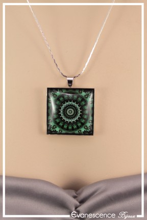 pendentif-cabochon-mandala-carre-couleur-vert-et-noir-porte-zoom