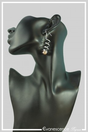boucles-d-oreilles-mimine-couleur-bronze-et-argent-portees