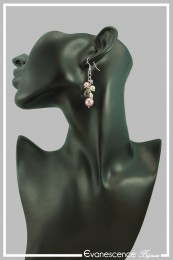 boucles-d-oreilles-tanga-couleur-blanc-et-rose-portees