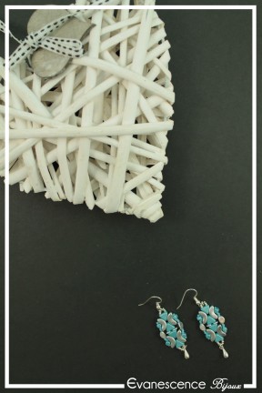 boucles-d-oreilles-kanala-couleur-argent-et-turquoise-sur-fond-noir