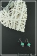 boucles-d-oreilles-calisson-couleur-argent-et-vert-sur-fond-noir