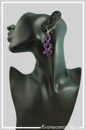 boucles-d-oreilles-polka-couleur-noir-et-violet-portees