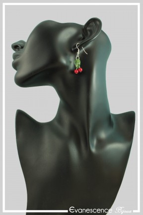 boucles-d-oreilles-celia-couleur-vert-et-rouge-portees