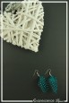 boucles-d-oreilles-yuri-couleur-turquoise-et-noir-sur-fond-noir