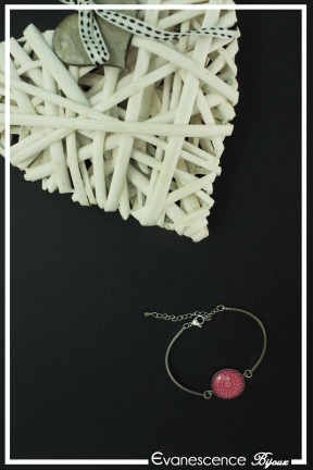 bracelet-mandala-couleur-rose-et-fuchsia-sur-fond-noir