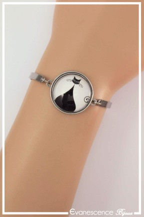 bracelet-chat-enorme-couleur-blanc-et-noir-porte