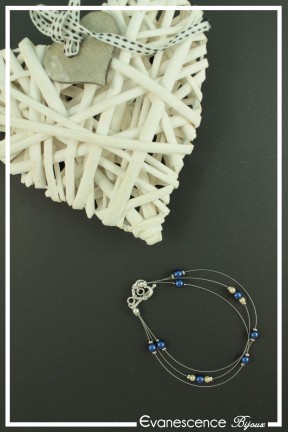 bracelet-louna-couleur-ivoire-et-bleu-roi-sur-fond-noir