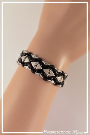 bracelet-kanala-couleur-noir-et-argent-porte