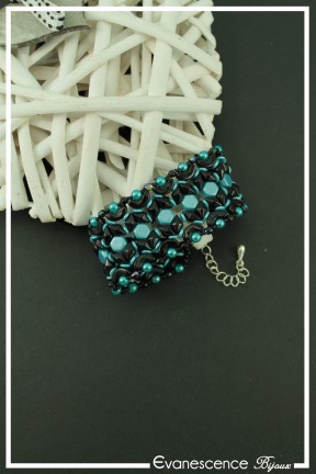 bracelet-sybelle-couleur-noir-et-turquoise-sur-fond-noir