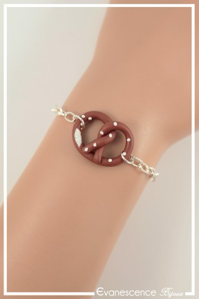 bracelet-bretzel-couleur-marron-et-blanc-porte