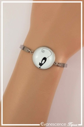 bracelet-chat-qui-fait-la-boule-couleur-blanc-et-noir-porte