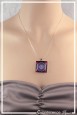 pendentif-mandala-carre-couleur-fuchsia-et-bleu-porte