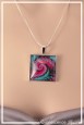 pendentif-spirales-carre-couleur-fuchsia-noir-et-vert-porte-zoom