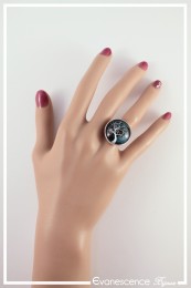 bague-reglable-arbre-de-vie-couleur-bleu-et-blanc-portee
